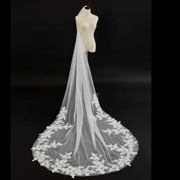 Anthropologie Cathedral long bridal lace embroidered edge boho veil - Picture 3 of 6